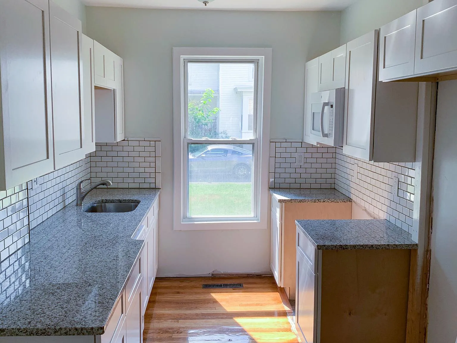 2 bed, 920 sqft, $1,700 — Photo 2