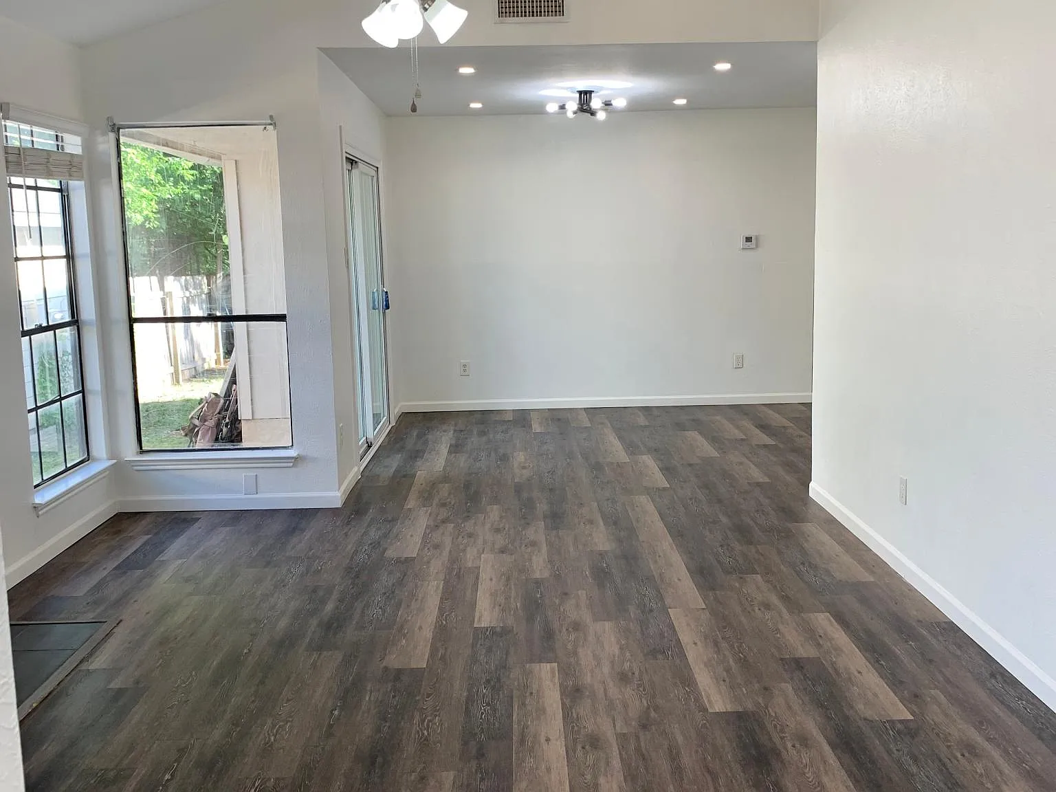 3 bed, 1218 sqft, $2,300 — Photo 2