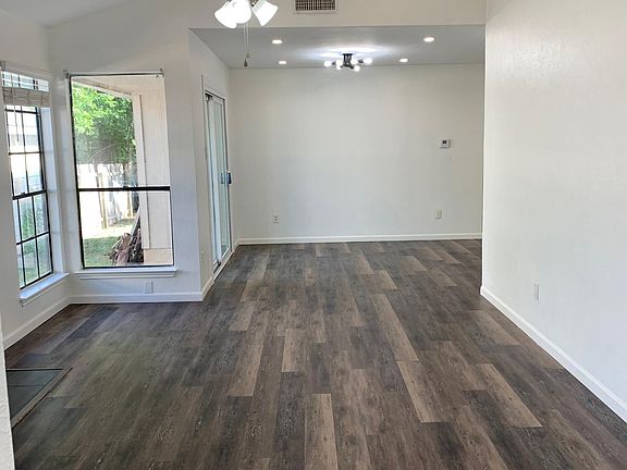 2nd image of 1807 Heatherglen Ln