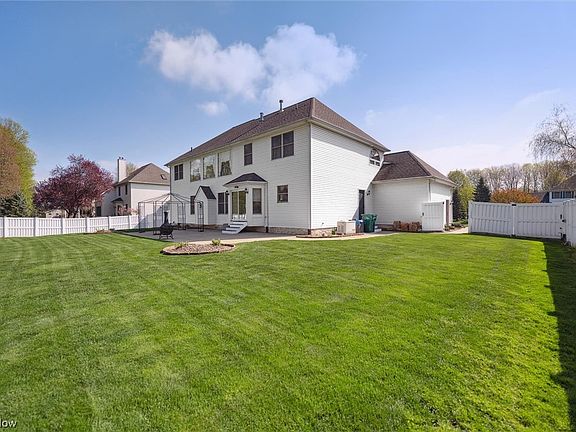 3rd image of 5476 Primavera Dr