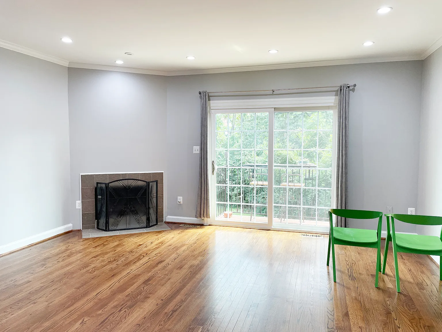 3 bed, 3.5 bath, 1964 sqft, $5,499 — Photo 2