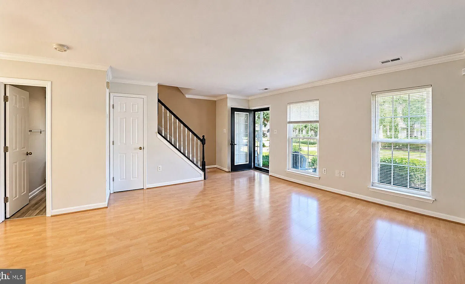 3 bed, 2.5 bath, 1296 sqft, $2,495 — Photo 3