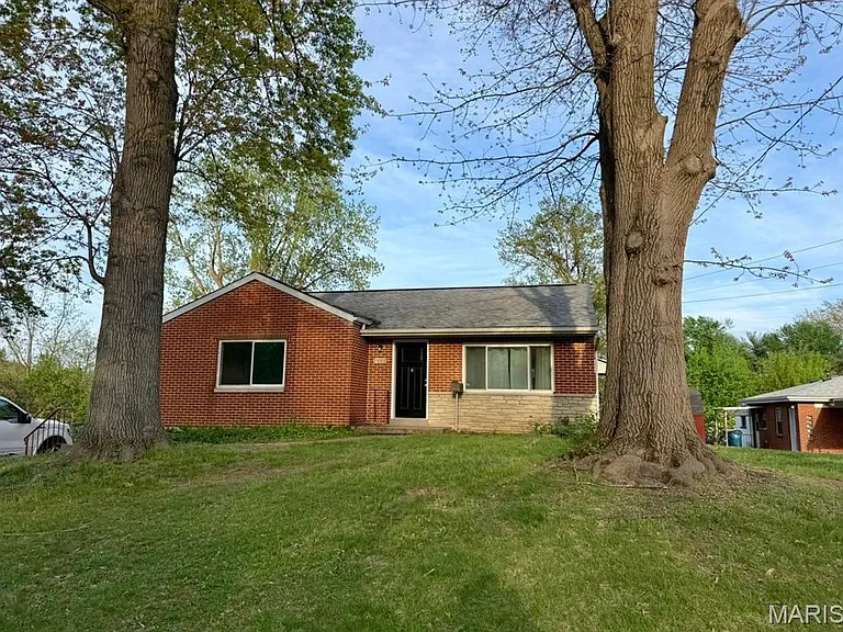 7602 Elton St — Photo 1