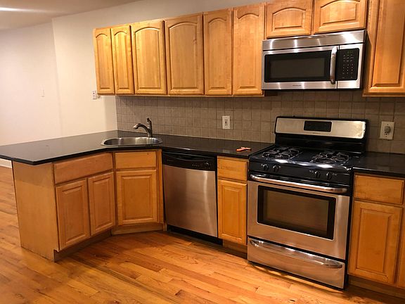 5th image of 3329 Mount Vernon St #A