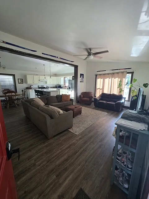 3 bed, 1280 sqft, $4,600 — Photo 4
