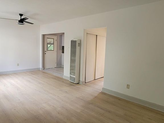 3rd image of 814 E Sacramento St