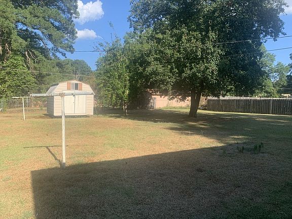 4th image of 2819 Evergreen Ave