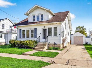 1068 Caroline St, Green Bay, WI 54303