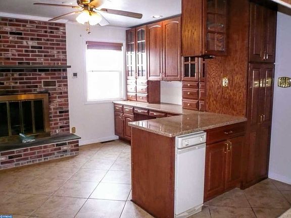 5th image of 2315 Smiths Ln