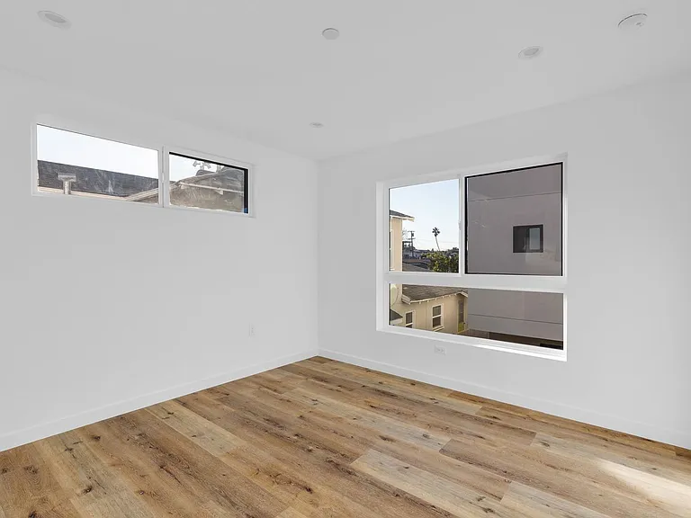 Best Priced Luxury 4 & 5 Bed Townhomes in Mid-City! — Photo 17