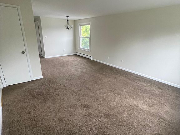 2nd image of 10 Wayne Ter APT 12
