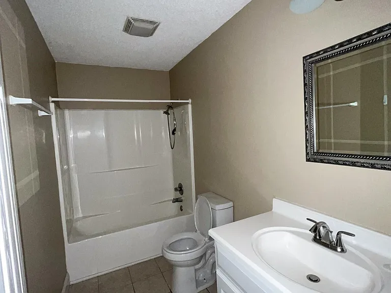 2446 Watson St #B — Photo 7