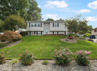 12 Applesauce Ln, Wappingers Falls, NY 12590