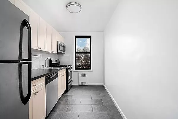 Rented by Waldstar Real Estate LLC | media 8