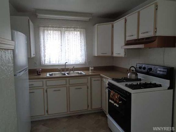 4th image of 247 Aris Ave
