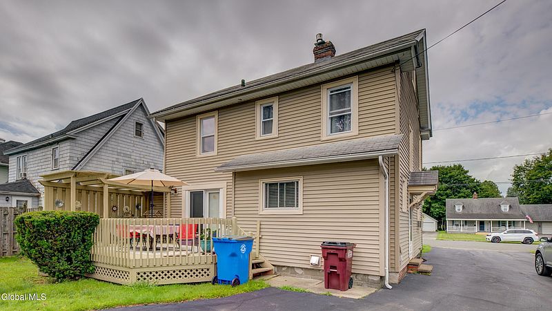 4th image of 10 East Boulevard