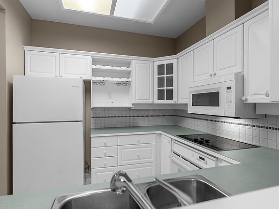 4th image of 2985 Princess Cres #207