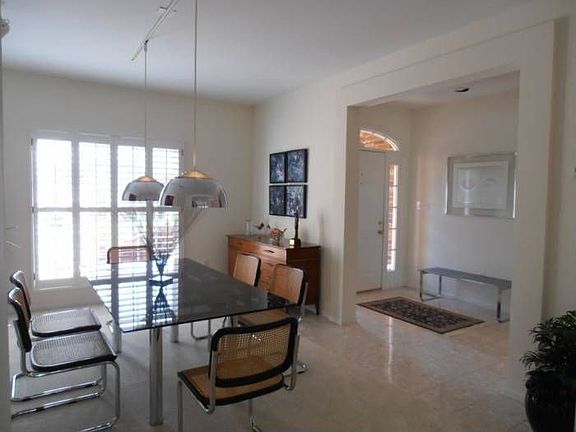 Elegant Dining room