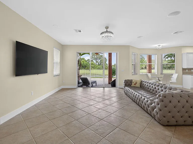 1724 Annandale Cir — Photo 20