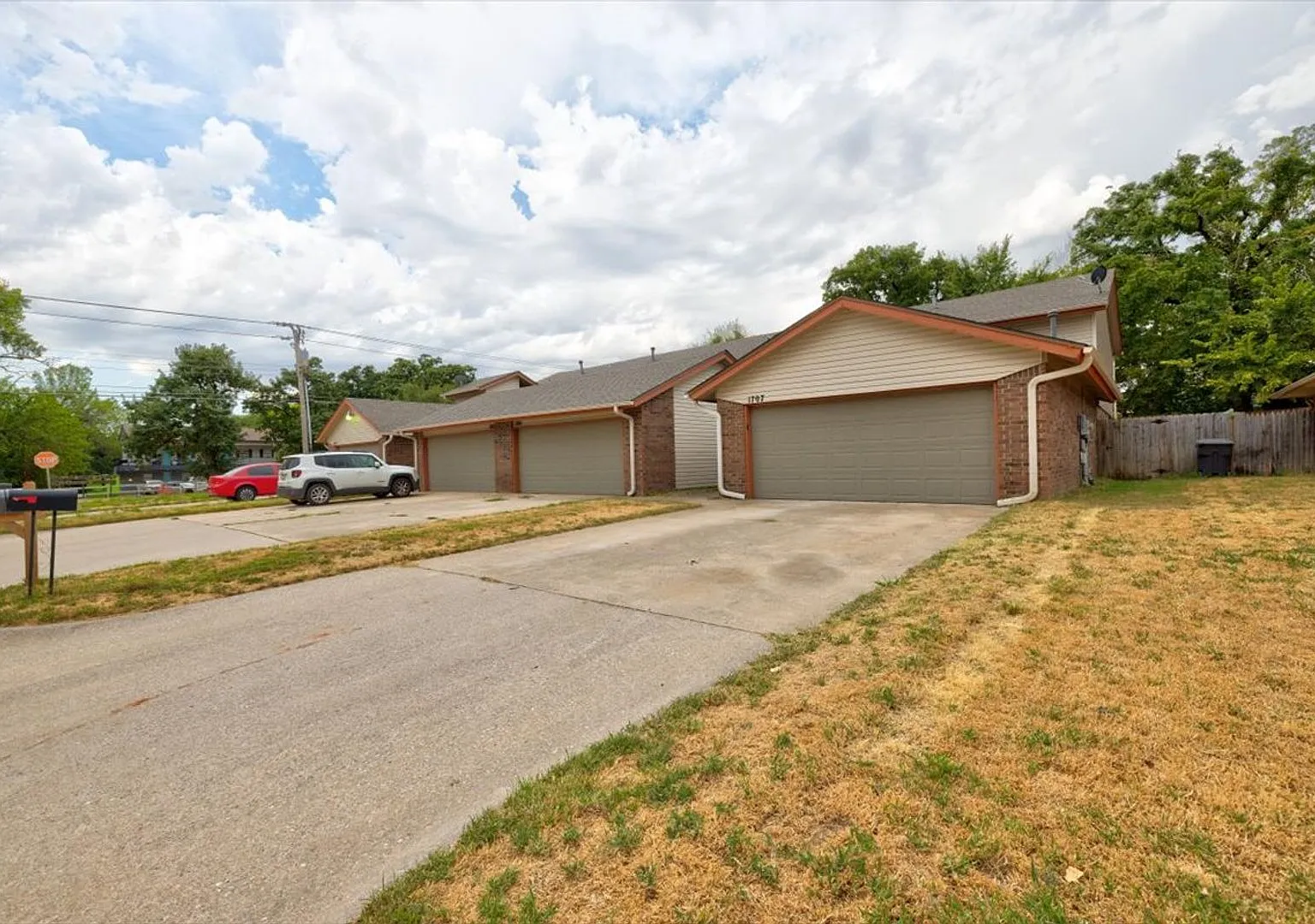 2 Bed 2.5 Bath 2 Car Garage Duplex NW OKC!! (See Contact Info Below) — Photo 2