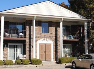 310 Logsdon Ct, Douglass Hills, KY 40243