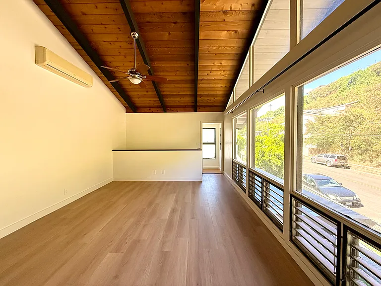 Welcome to 1446 Mahiole Street, Unit A in Moanalua Gardens!