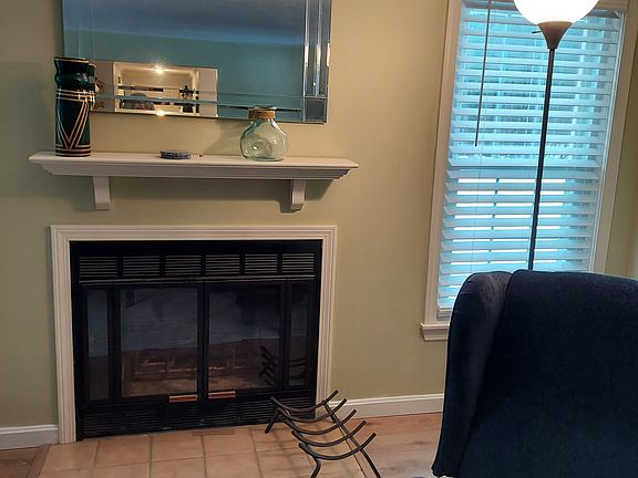 3rd image of 195 Winding Pond Rd #195