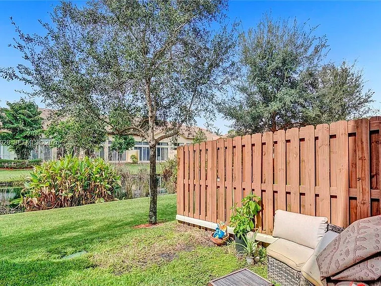 821 E Village Cir #821 — Photo 10