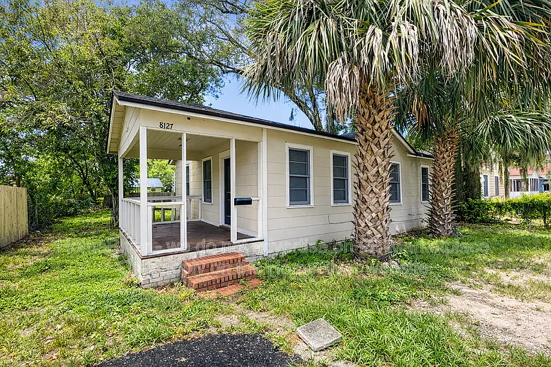 Building Photo - 8127 Lexington Dr