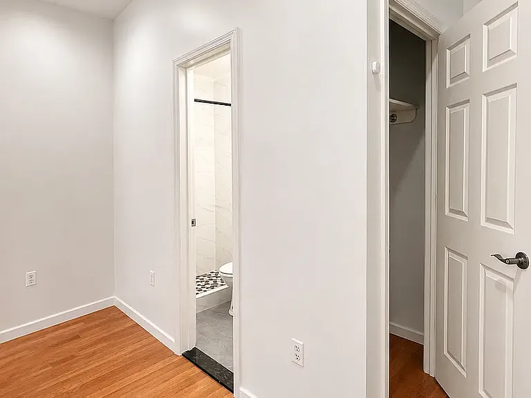 402 Woodbine St #1 — Photo 11