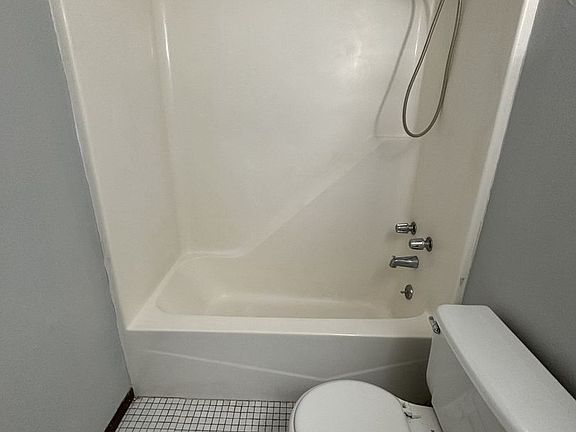 5th image of 5904 Gateway Industrial Dr APT 7