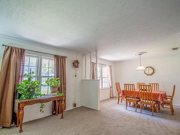 5th image of 11 Fairfax Ct