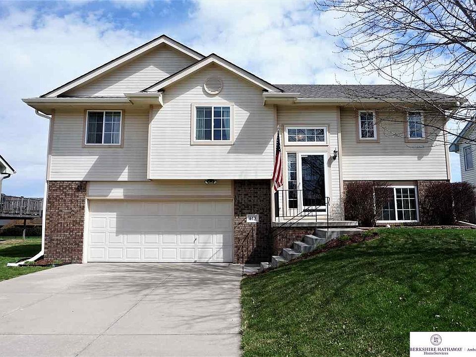 1st image of 613 Rosewood Ave