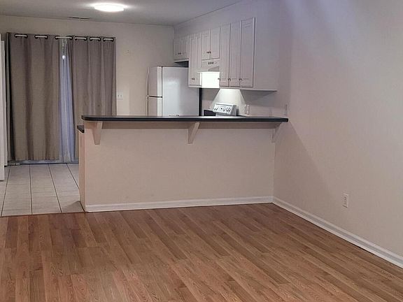 4th image of 2905 Lee Ct #A