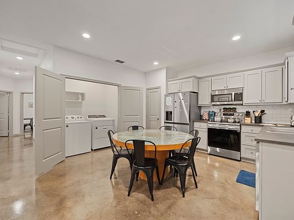 3rd image of 10071 Shadow Wood Cir #32