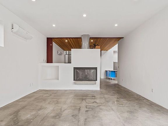 3rd image of 806 Indiana Ave #1