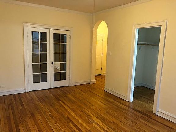 4th image of 2714 N Milwaukee Ave #206