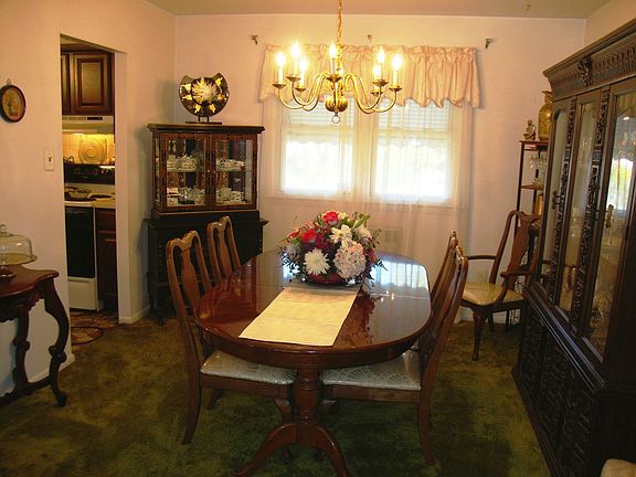 3rd image of 434 Fernwood Ave