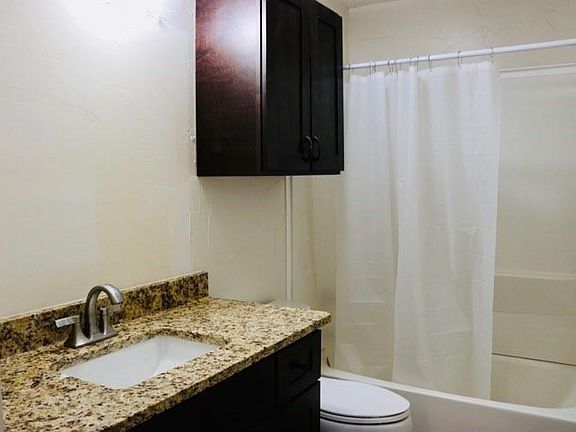 5th image of 302 Shady Valley Dr