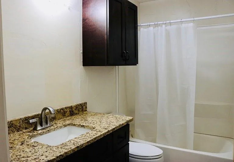 302 Shady Valley Dr — Photo 5