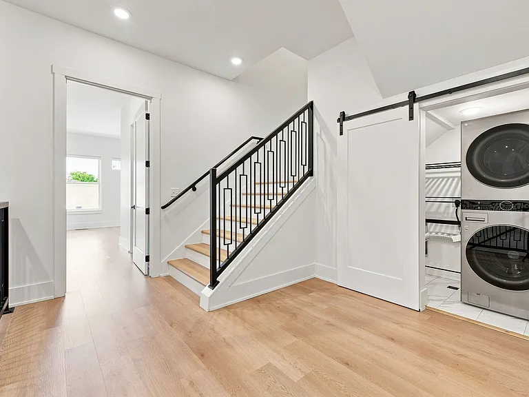 529 SW 5th St — Photo 17