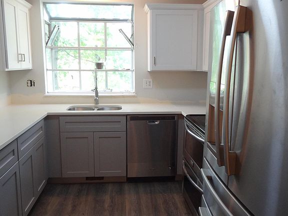 4th image of 270 S Lincoln Ave