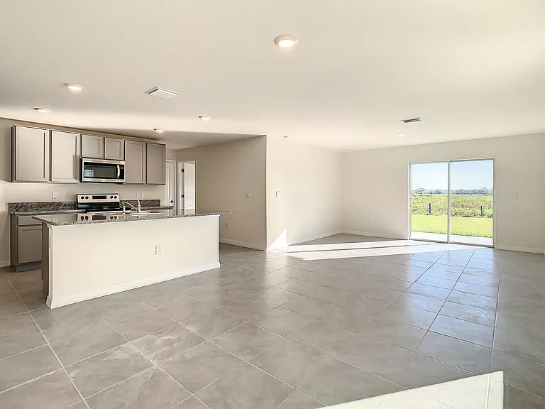 16864 Delia St — Photo 7
