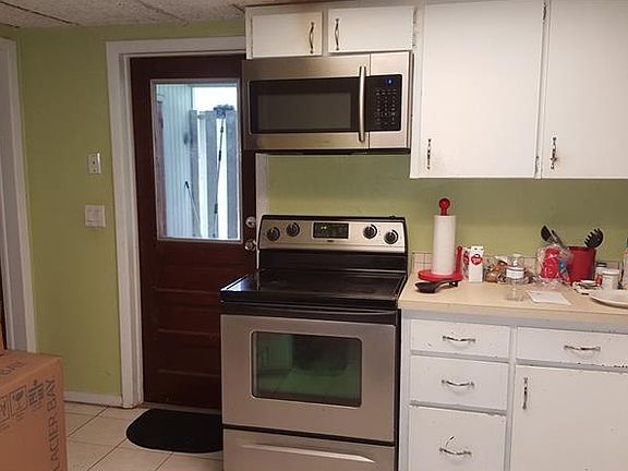3rd image of 6828 Oakdale Dr