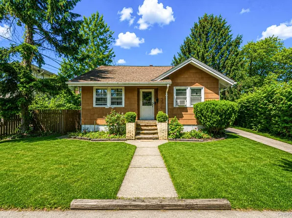 561 Chestnut Street, Lindenhurst, NY 11757