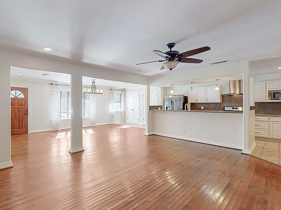 3rd image of 3425 Shady Hollow Ln