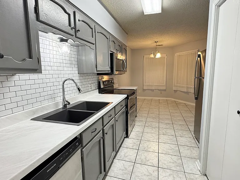 204 Splane Dr — Photo 15