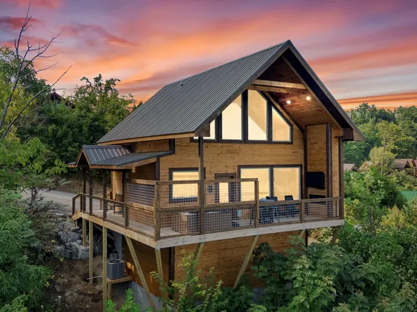 2251 Fox Berry Way, Sevierville, TN 37876