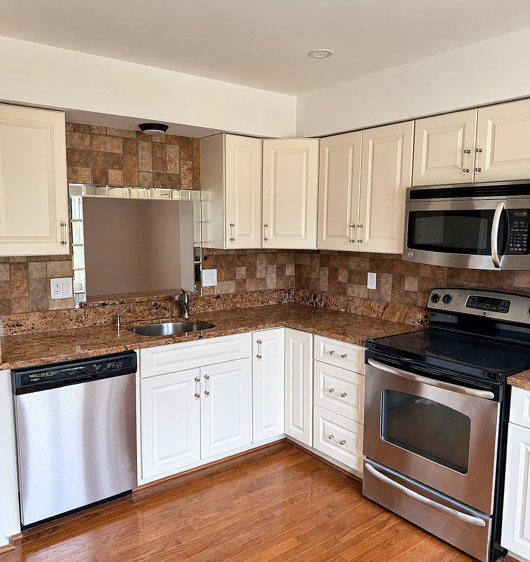 3 bed, 2.5 bath, 1900 sqft, $2,995 — Photo 3