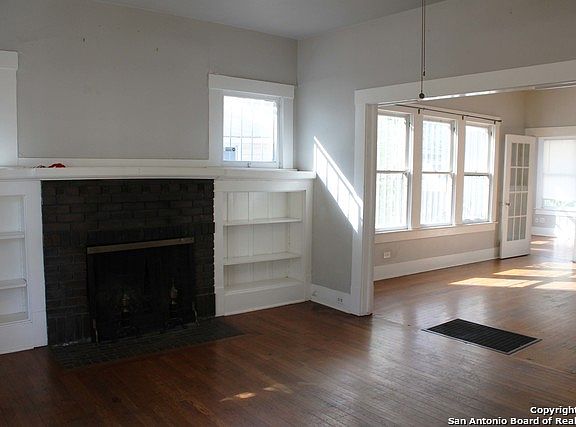 5th image of 1021 W Mulberry Ave